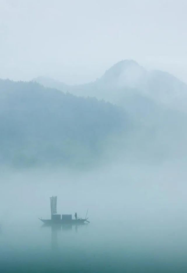 屈平辞赋悬日月，楚王台榭空山丘