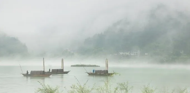 屈平辞赋悬日月，楚王台榭空山丘