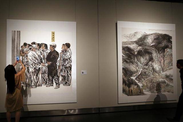 悬挂在人民大会堂的中国画是谁的作品？