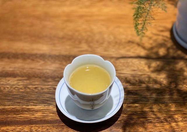 沸水，是好茶的试金石，温水冲泡的茶叶，连好茶的入场券都得不到