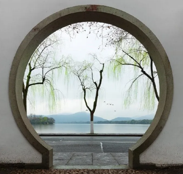 人生自是有情痴，此恨不关风与月