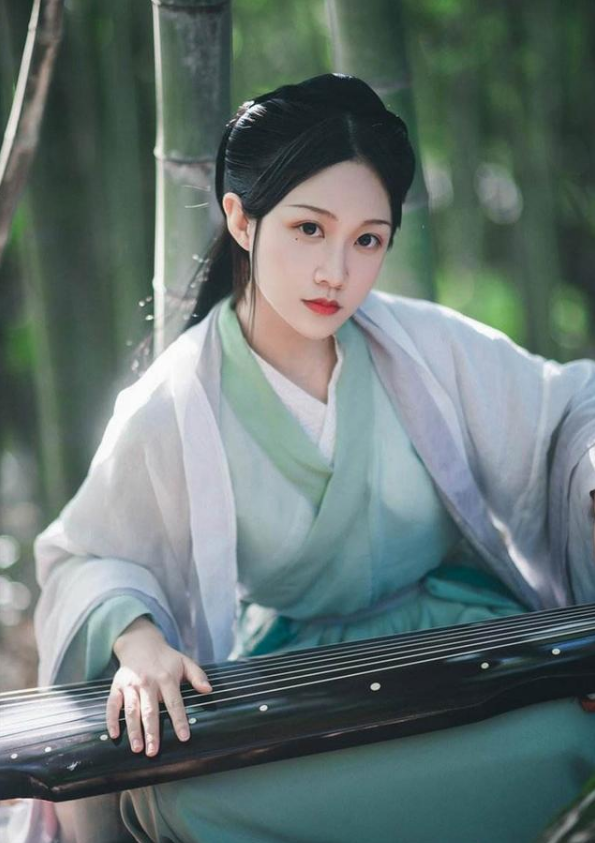 汉服小姐姐的美，无法用语言来形容，你想亲眼看看吗？