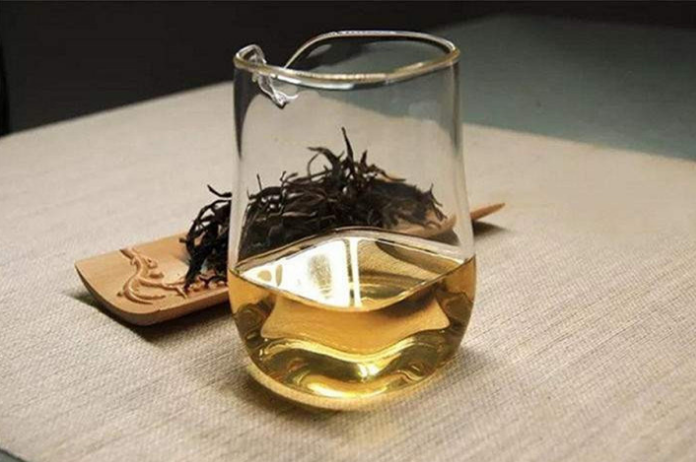 茶对水说，遇见就好